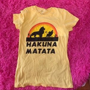 Lion king “Hakuna Matata” shirt size small